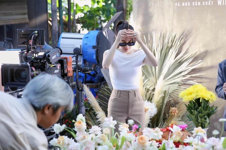 Minh Hằng quay trở lại phim trường, không đi tuần trăng mật sau đám cưới - 2