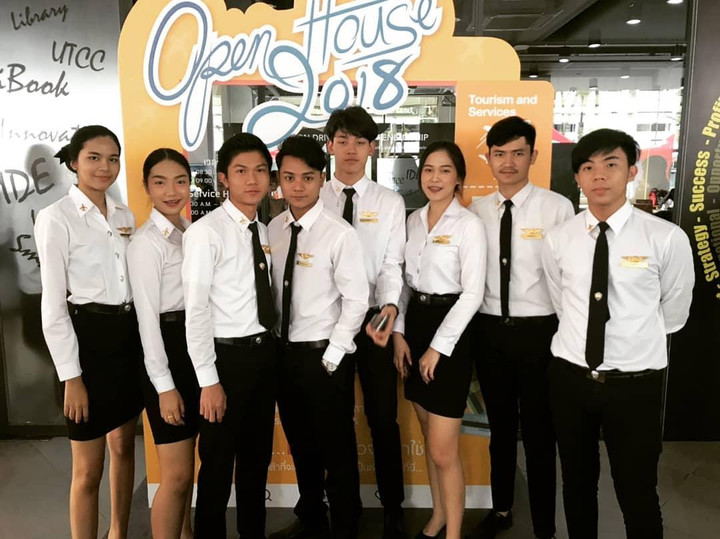 ‘Hoa hậu nhặt rác’ quỳ lạy mẹ sau đăng quang 7 năm trước và màn lột xác bất ngờ - 5