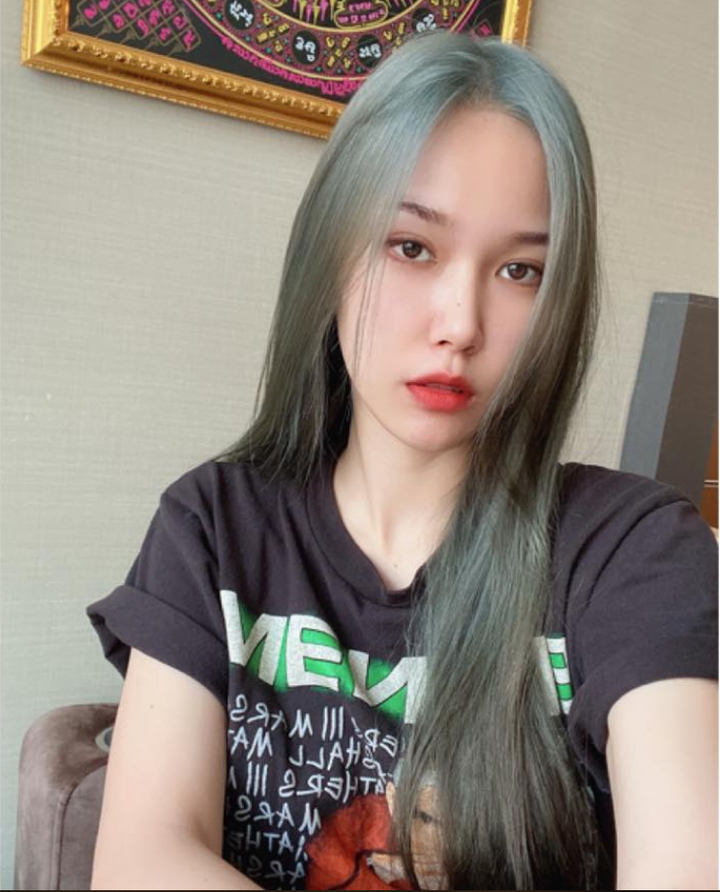 ‘Hoa hậu nhặt rác’ quỳ lạy mẹ sau đăng quang 7 năm trước và màn lột xác bất ngờ - 8