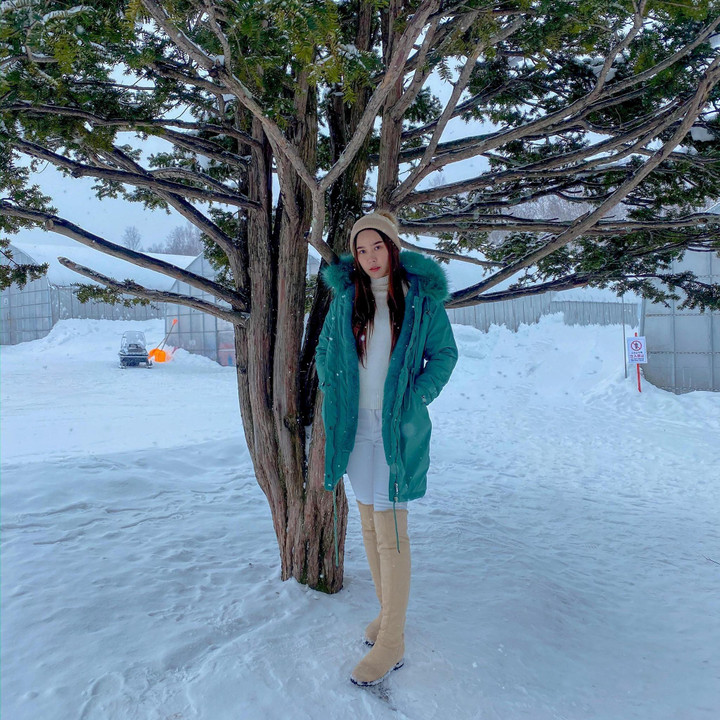 ‘Hoa hậu nhặt rác’ quỳ lạy mẹ sau đăng quang 7 năm trước và màn lột xác bất ngờ - 9