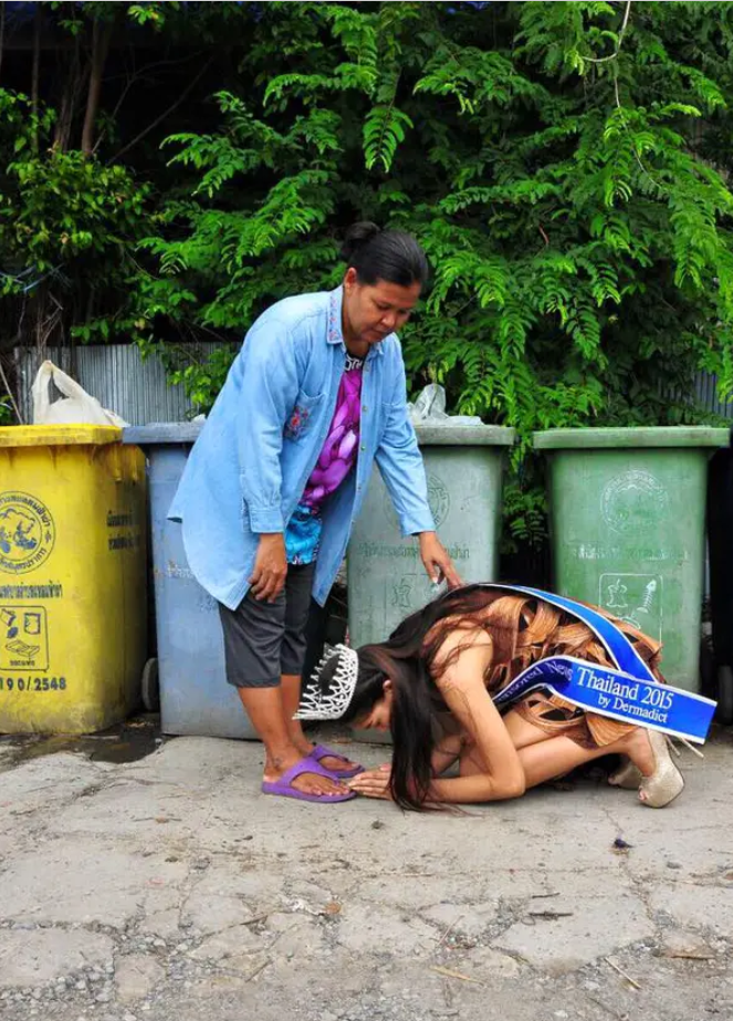 ‘Hoa hậu nhặt rác’ quỳ lạy mẹ sau đăng quang 7 năm trước và màn lột xác bất ngờ - 2