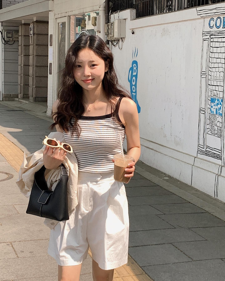 5 cách mặc áo hai dây trẻ mà sang cho phụ nữ ngoài 30 tuổi - 7