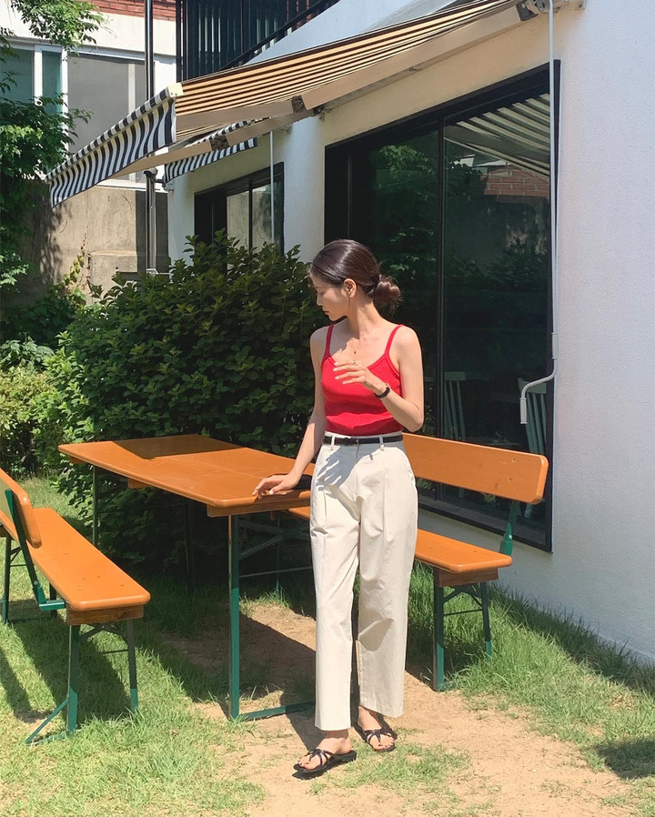 5 cách mặc áo hai dây trẻ mà sang cho phụ nữ ngoài 30 tuổi - 20