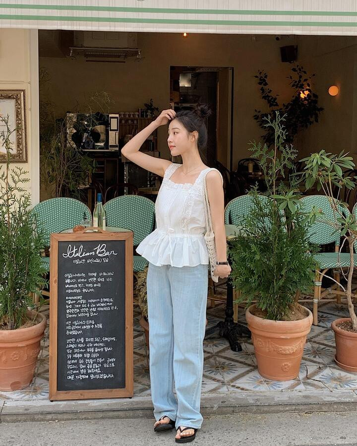 5 cách mặc áo hai dây trẻ mà sang cho phụ nữ ngoài 30 tuổi - 9