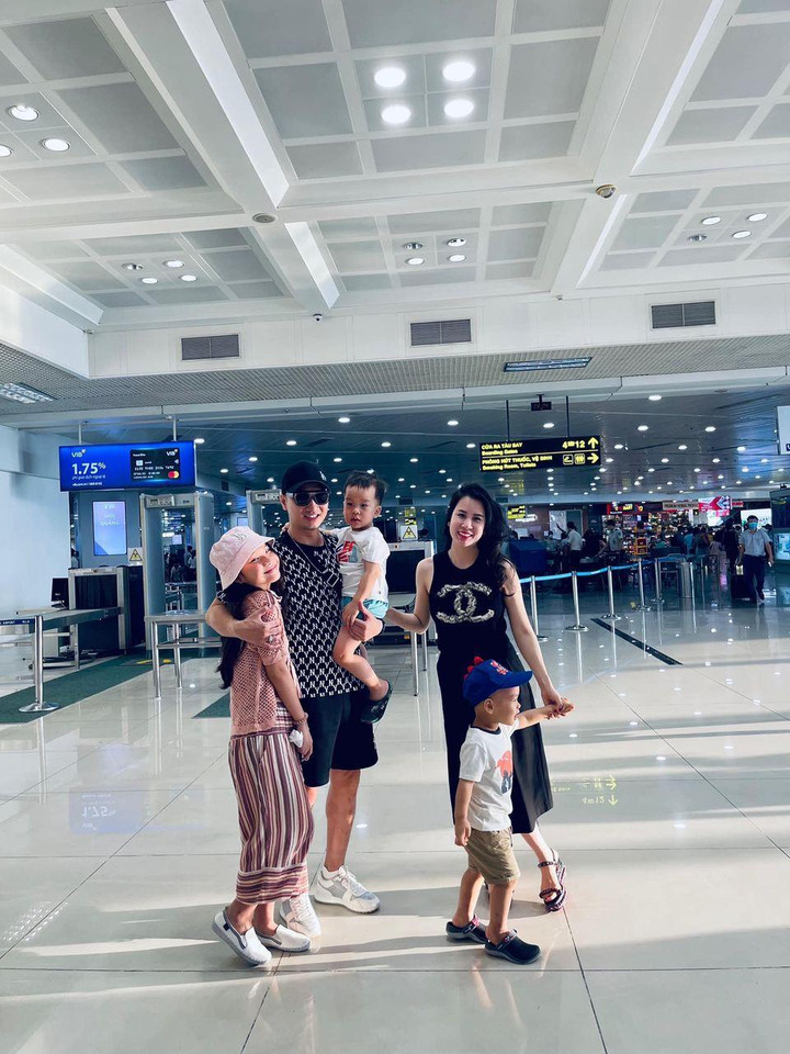 Sao Việt 25/6: Việt Hương tình tứ bên ông xã trong chuyến du lịch biển - 7