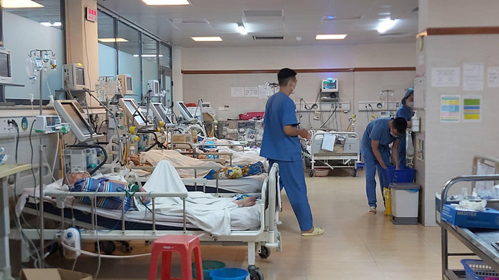 Nắng nóng gay gắt, nhiều người nhập viện cấp cứu, thở máy - 1