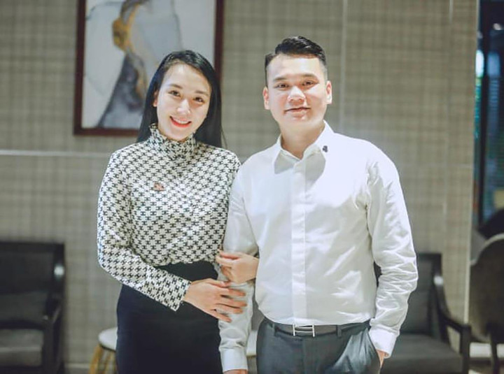 Sao Việt 25/6: Việt Hương tình tứ bên ông xã trong chuyến du lịch biển - 4