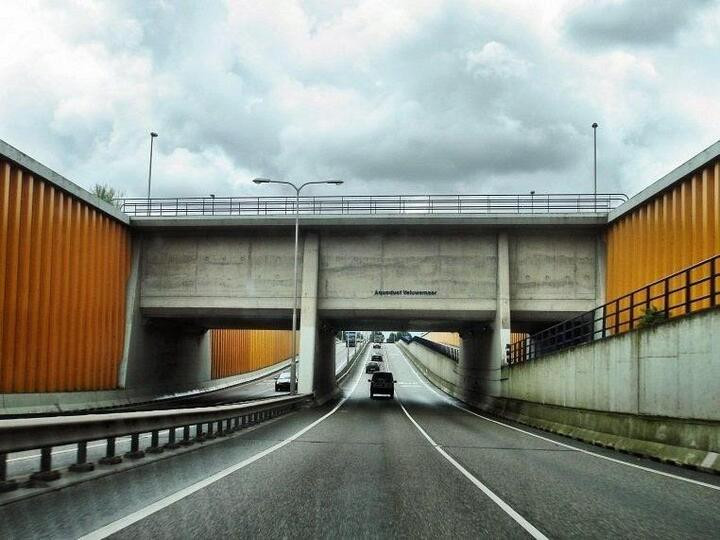 Vẻ đẹp siêu thực ở cây cầu nước nơi tàu thuyền và ô tô 'giao nhau' đầy ảo diệu - 4