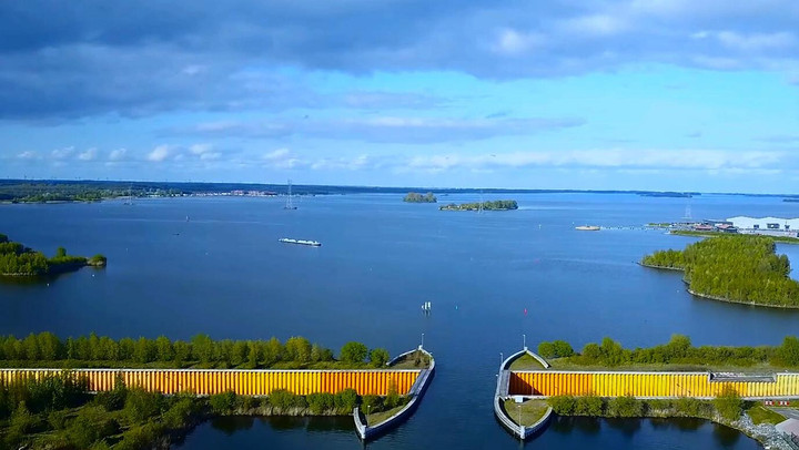 Vẻ đẹp siêu thực ở cây cầu nước nơi tàu thuyền và ô tô 'giao nhau' đầy ảo diệu - 6