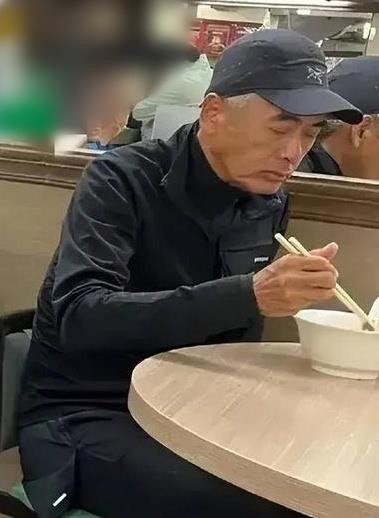 Khán giả sốc với ngoại hình gầy gò, già nua của Châu Nhuận Phát - 1