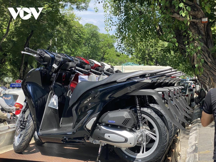 Không đủ nguồn cung, giá nhiều mẫu xe tay ga tiếp tục 'nhảy múa' - 4