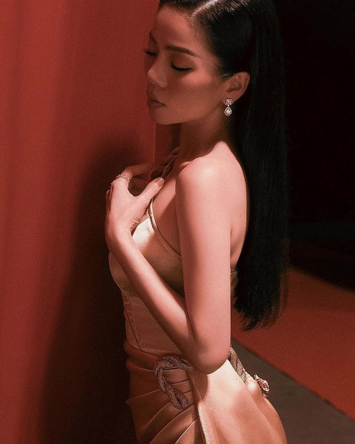 Sao Việt 25/6: Việt Hương tình tứ bên ông xã trong chuyến du lịch biển - 2