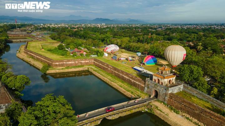 Ảnh: Đại Nội Huế khoác tấm áo mới lung linh trong đêm khai màn Festival Huế 2022 - 13
