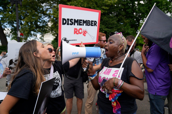 Cuộc sống hàng triệu phụ nữ Mỹ thay đổi khi án lệ Roe v Wade bị lật ngược - 1