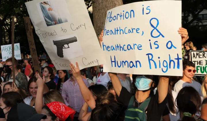 Nhiều thành phố Mỹ nổ ra biểu tình sau phán quyết của Tòa án tối cao - 2