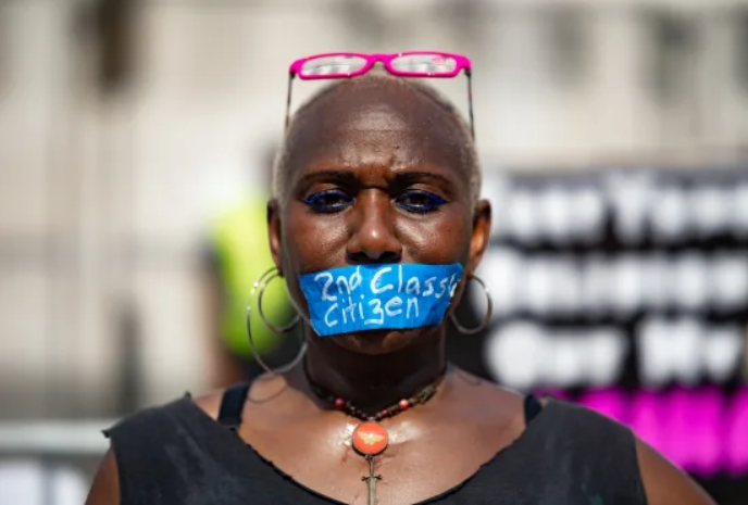 Nhiều thành phố Mỹ nổ ra biểu tình sau phán quyết của Tòa án tối cao - 5