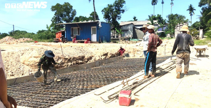 Ảnh: Người lao động oằn mình mưu sinh giữa 'chảo lửa' miền Trung - 9