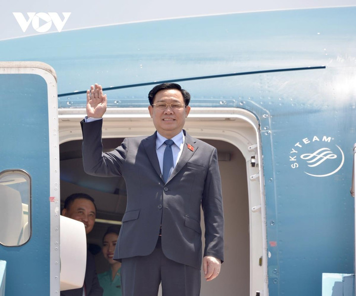 Chủ tịch Quốc hội Vương Đình Huệ rời Hà Nội thăm chính thức Hungary - 3