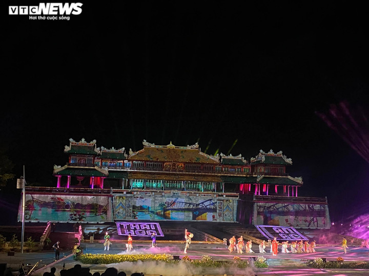 Ảnh: Đại Nội Huế khoác tấm áo mới lung linh trong đêm khai màn Festival Huế 2022 - 10