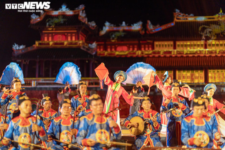 Ảnh: Đại Nội Huế khoác tấm áo mới lung linh trong đêm khai màn Festival Huế 2022 - 7