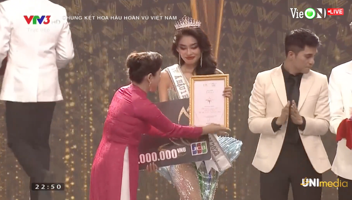 Nguyễn Thị Ngọc Châu đăng quang Hoa hậu Hoàn vũ Việt Nam 2022 - 5