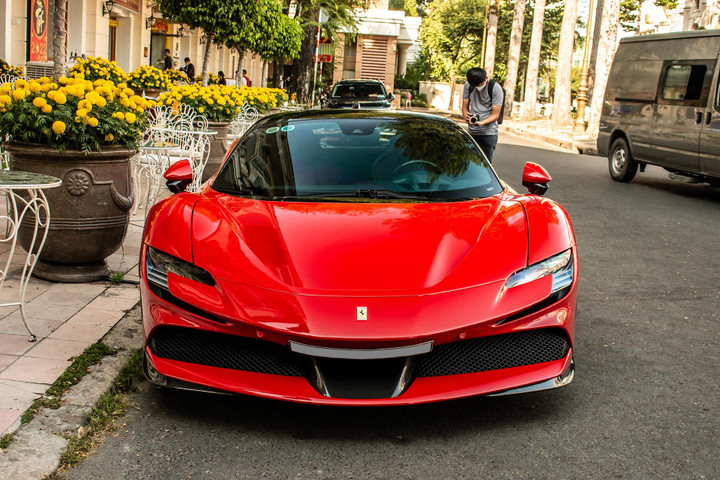 Những mẫu siêu xe được trang bị thêm động cơ điện tại Việt Nam - 5