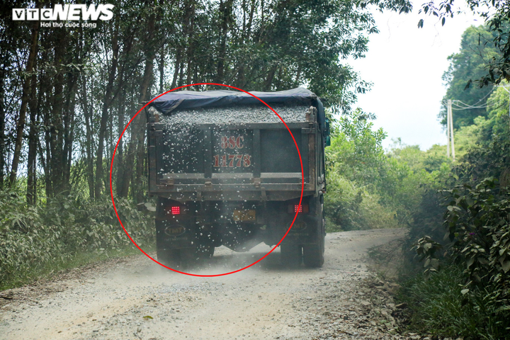 CSGT xử phạt xe tải vi phạm nhờ hình ảnh của Báo VTC News cung cấp - 2