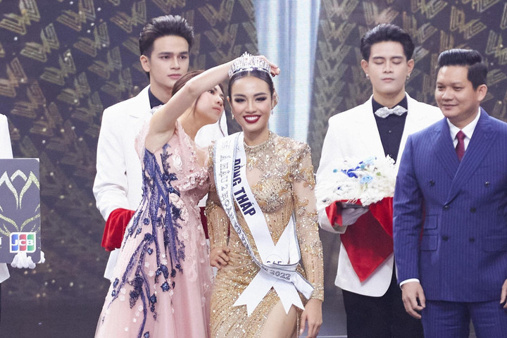 Huỳnh Phạm Thuỷ Tiên - từ cô gái nặng 90kg đến Á hậu 2 Hoa hậu Hoàn vũ Việt Nam - 1