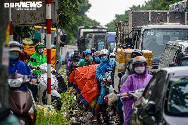 Mưa dông có thể bao trùm Hà Nội, đề phòng lốc sét và mưa đá - 1