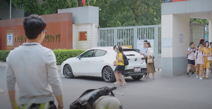 'Thương ngày nắng về 2' tập 37: Đức thẫn thờ khi Khánh lên xe 'đàn ông lạ' - 1