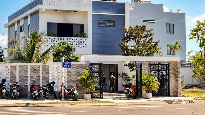 Người đàn ông gục trong căn biệt thự đang cháy ở Nha Trang - 1