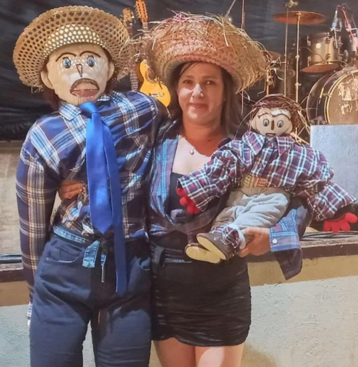 Khó tin mà có thật: Người phụ nữ hẹn hò, kết hôn rồi sinh con với một hình nộm - 5