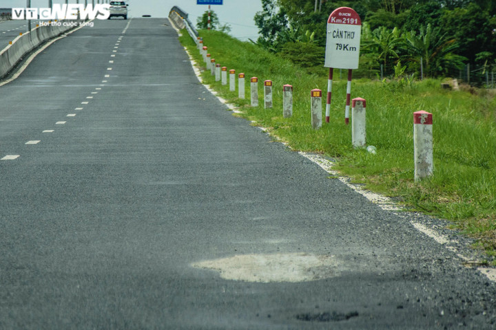 Đường hơn 6.300 tỷ đồng ở miền Tây 'vá chằng vá đụp' sau hơn 1 năm khánh thành - 5