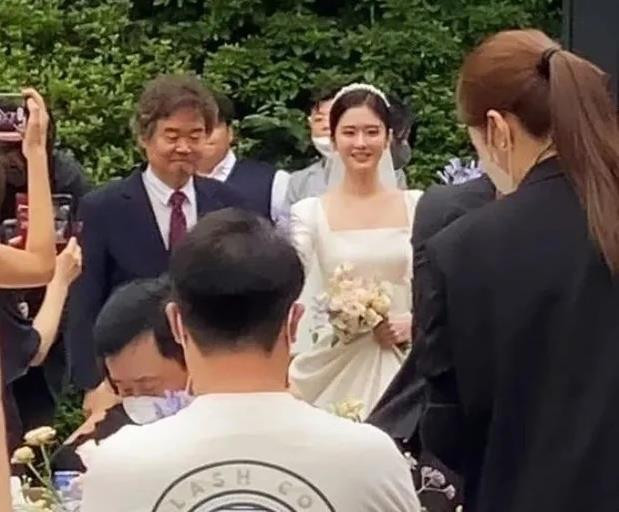 Hé lộ hình ảnh lễ cưới lãng mạn của Jang Na Ra - 1