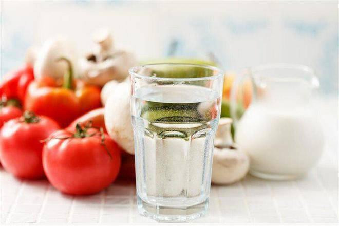 Loại cốc nào an toàn nhất để uống nước, cốc nhựa có độc không? - 2