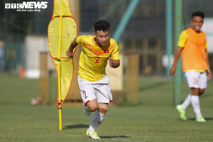 U19 Việt Nam luyện tập giữa chiều 38 độ C trước ngày dự giải Đông Nam Á - 3