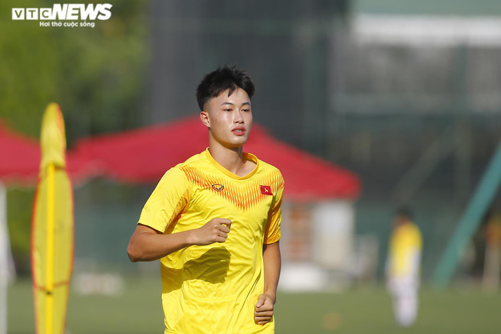 U19 Việt Nam luyện tập giữa chiều 38 độ C trước ngày dự giải Đông Nam Á - 5