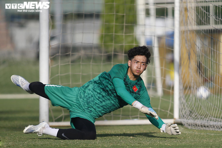 U19 Việt Nam luyện tập giữa chiều 38 độ C trước ngày dự giải Đông Nam Á - 6