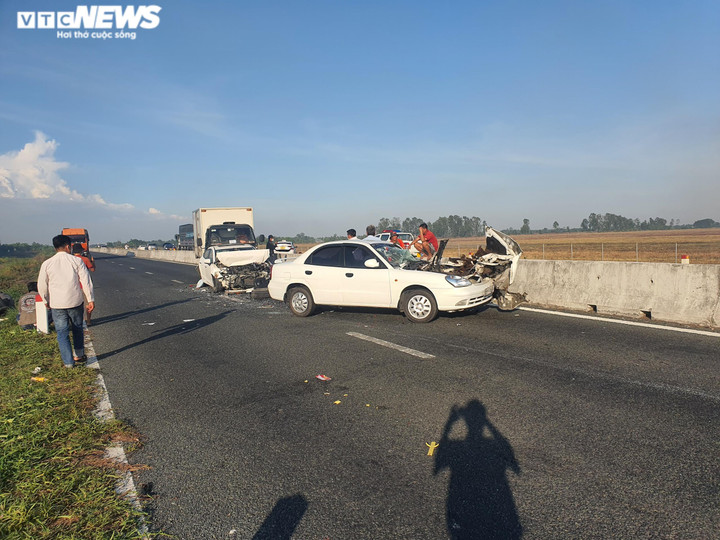 Đường hơn 6.300 tỷ đồng ở miền Tây 'vá chằng vá đụp' sau hơn 1 năm khánh thành - 11