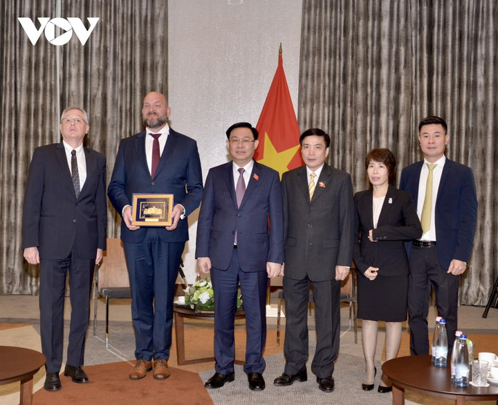 Chủ tịch Quốc hội tiếp lãnh đạo doanh nghiệp Hungary hoạt động tại Việt Nam - 1