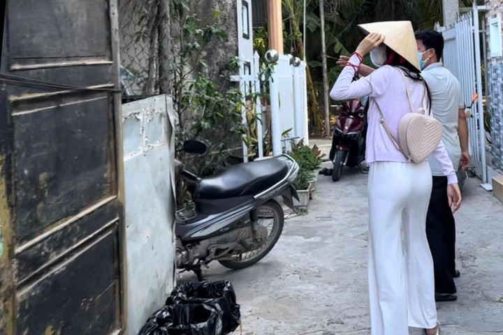 Thủy Tiên, Công Vinh trao nhà tình thương cho hộ nghèo tại Bến Tre - 4