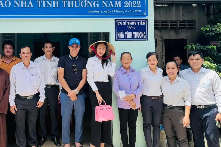 Thủy Tiên, Công Vinh trao nhà tình thương cho hộ nghèo tại Bến Tre - 1