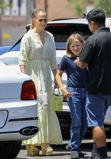 Con trai Ben Affleck ảnh 4 Lái thử siêu xe, con trai 10 tuổi của Ben Affleck gây tai nạn - 4