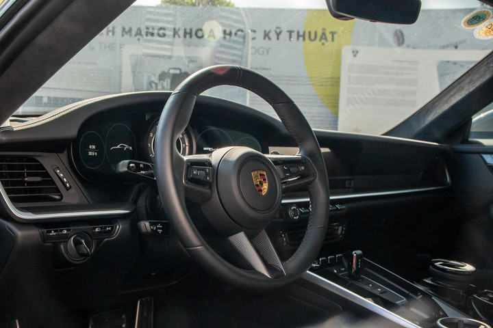 Cận cảnh Porsche 911 Turbo S thế hệ mới với màu sơn độc tại TP.HCM - 9