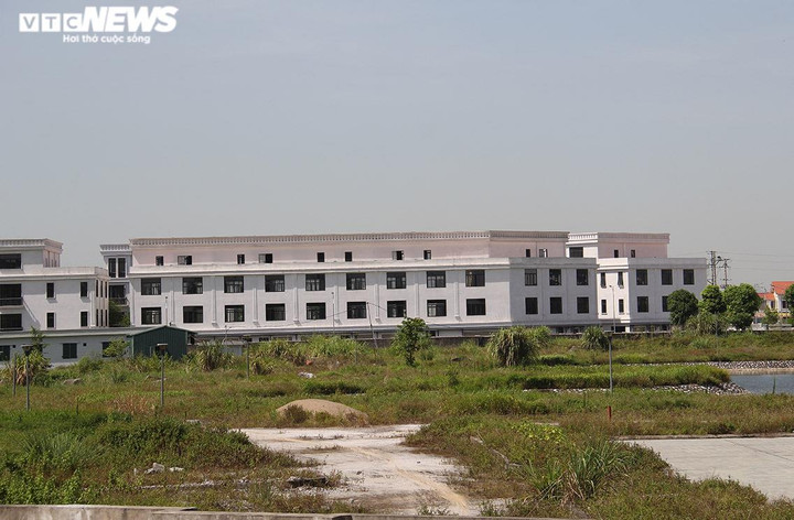 Khánh thành rồi đóng cửa, khuôn viên BV Việt Đức Hà Nam thành nơi nuôi vịt - 9