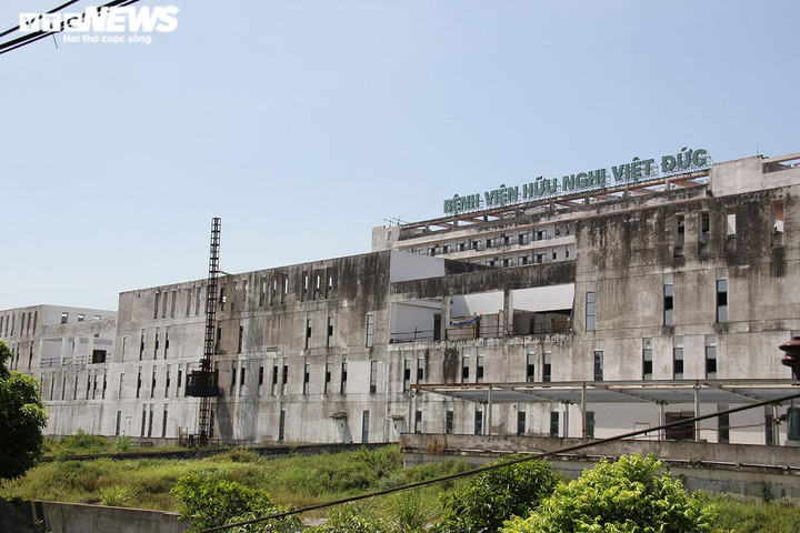 Khánh thành rồi đóng cửa, khuôn viên BV Việt Đức Hà Nam thành nơi nuôi vịt - 8