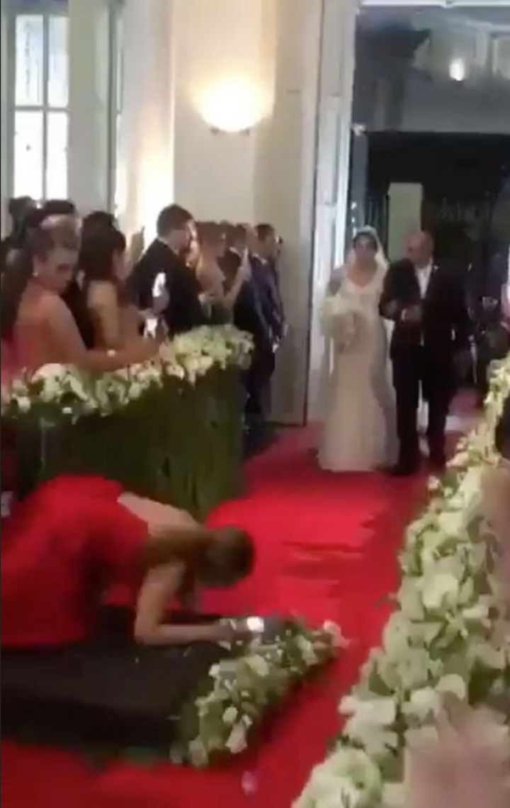 Khi phụ dâu trở thành tâm điểm lấn át nhân vật chính khiến quan khách ngại giùm - 2