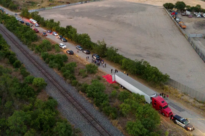 Hiện trường vụ 46 thi thể di dân trong xe tải ở Mỹ - 6