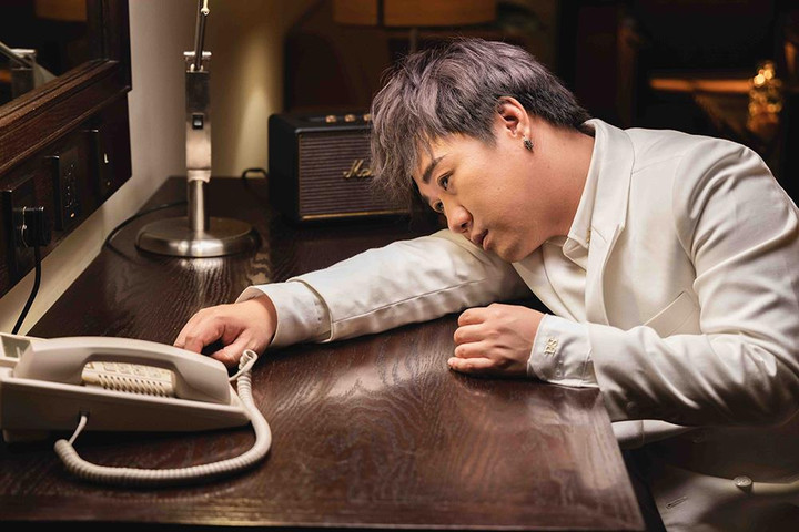 Trung Quân Idol hát về 'căn bệnh' mà nhiều người trẻ đang mắc phải - 2