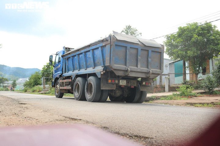 Xe cơi nới phóng bạt mạng trên quốc lộ, băm nát đường dân sinh - 3